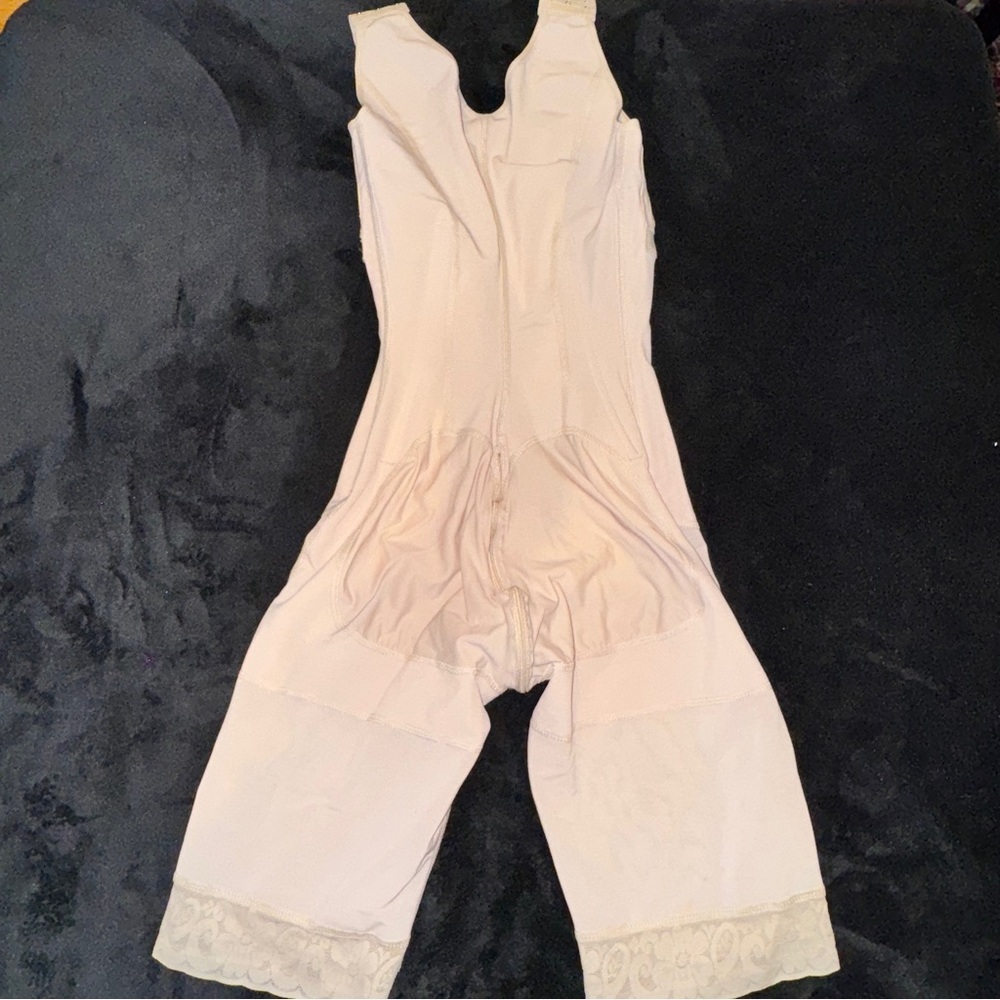 Beige Full-Body Faja Shapewear Bodysuit with Lace Trim - Picture 3 of 9